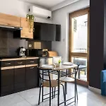 Charming Apartment With Air Conditioning For Couples In The City Center