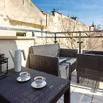Charming Apartment With Air Conditioning For Couples In The City Center