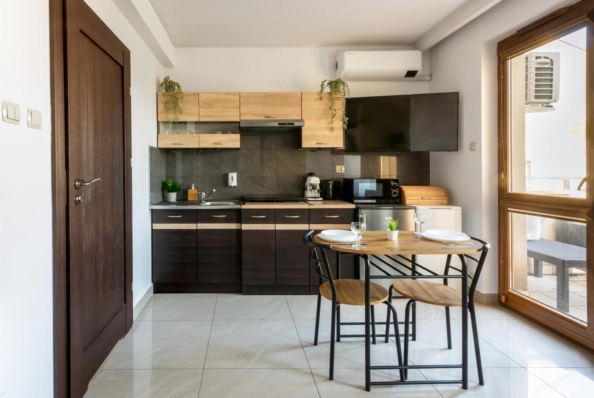 Charming With Air Conditioning For Couples In The Center