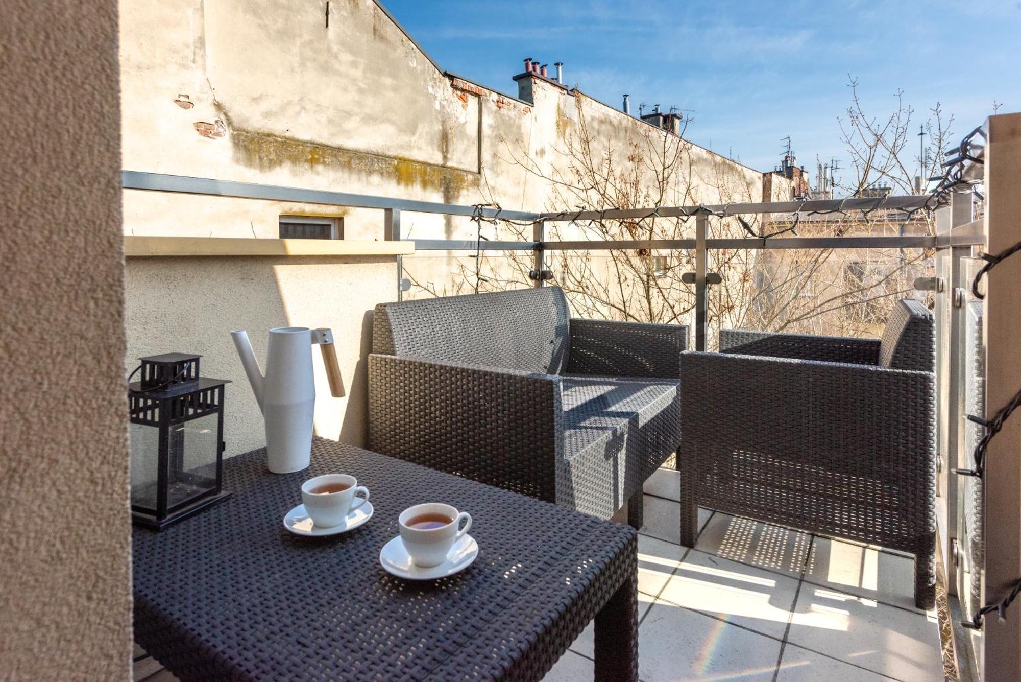 Charming With Air Conditioning For Couples In The Center