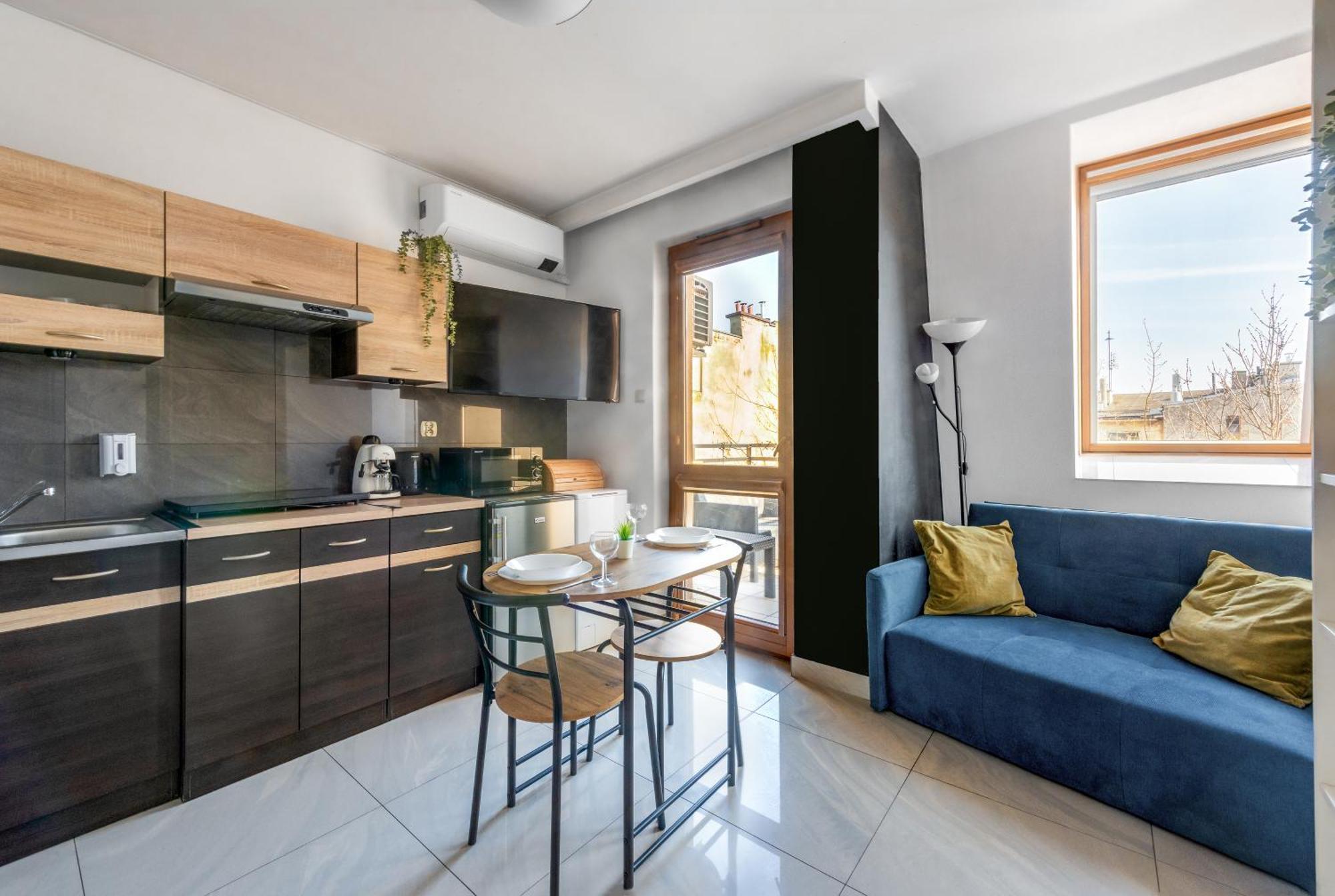 Apartament Charming With Air Conditioning For Couples In The Center